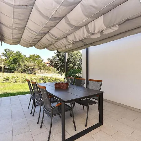 Mit Privatpool Fuer 6 Personen Ca 200 Qm In Vintijan, Istrien Istrische Riviera Hébergement de vacances Pula