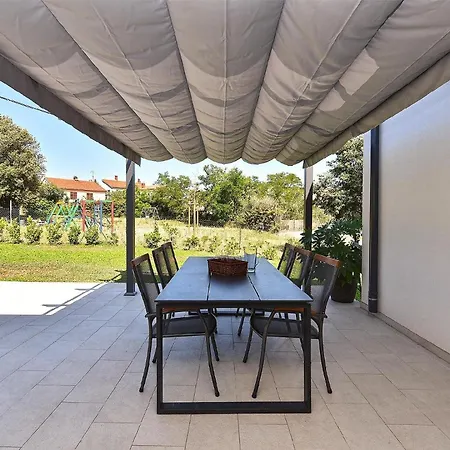Hébergement de vacances Mit Privatpool Fuer 6 Personen Ca 200 Qm In Vintijan, Istrien Istrische Riviera Pula